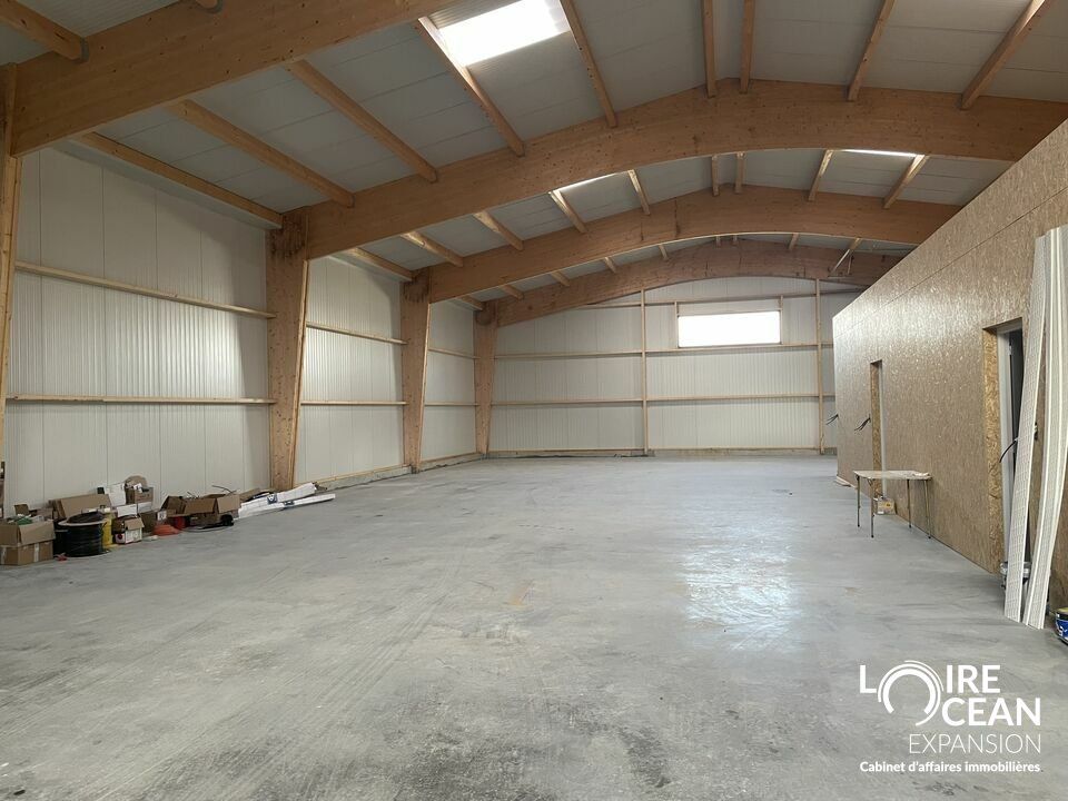 Location local d''activites 250 m² non divisibles