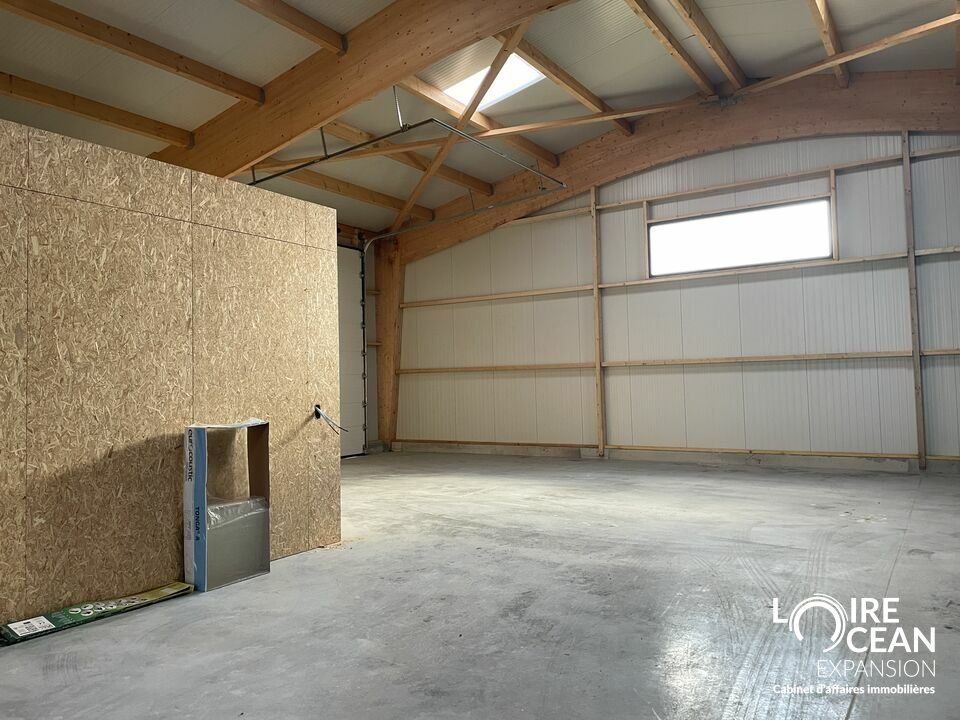 À louer - Locaux d'activité de 250 m² à 500 m² modulables à La Chapelle Basse Mer.