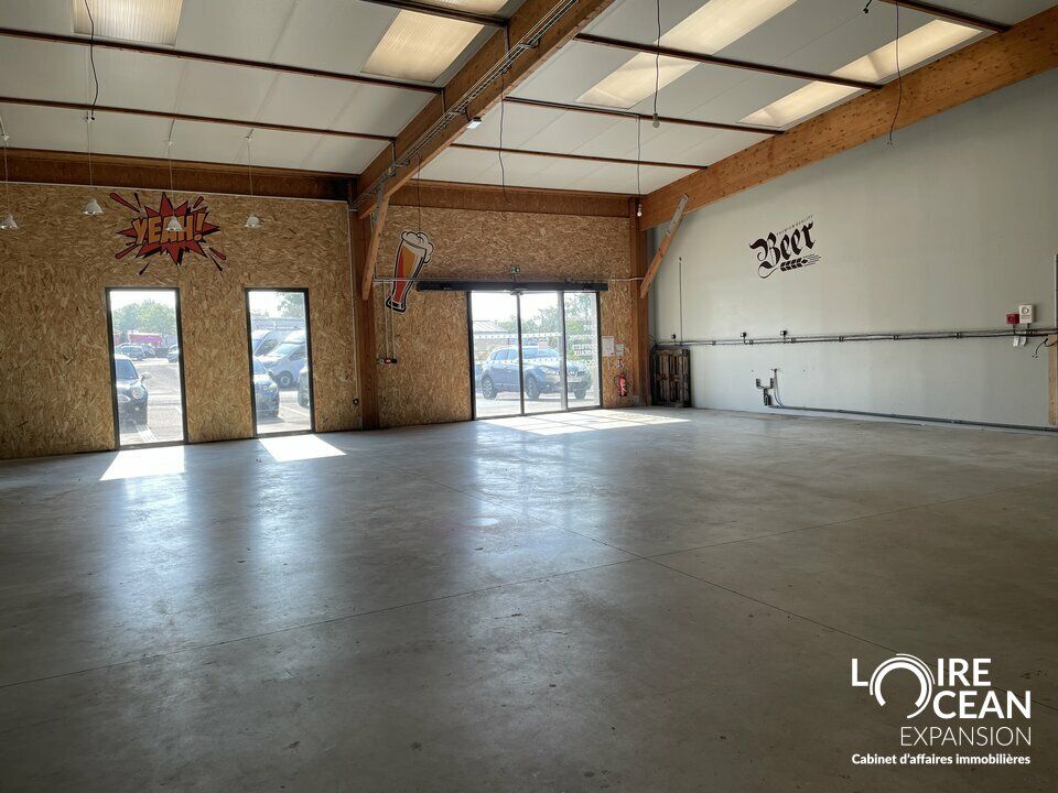 À LOUER – LOCAL COMMERCIAL d'environ 250 m²