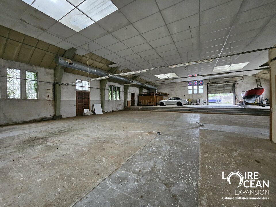 Location local d''activites 640 m² non divisibles