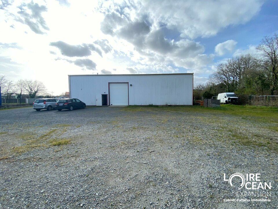 Location local d''activites 180 m² non divisibles