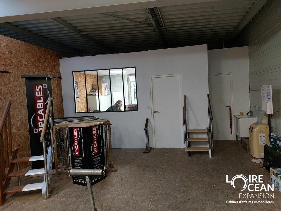 A LOUER LOCAL ACTIVITE