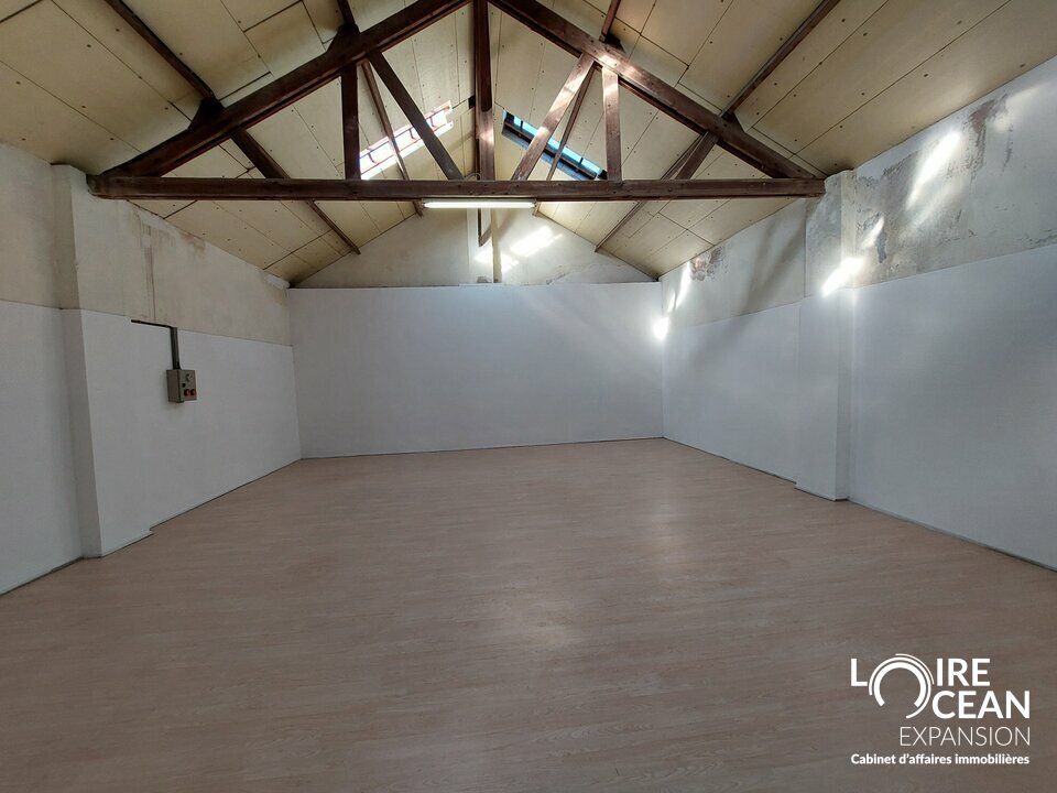 Location local d''activites 160 m² non divisibles