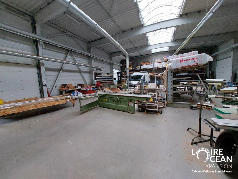 Location local d''activites 659 m² non divisibles