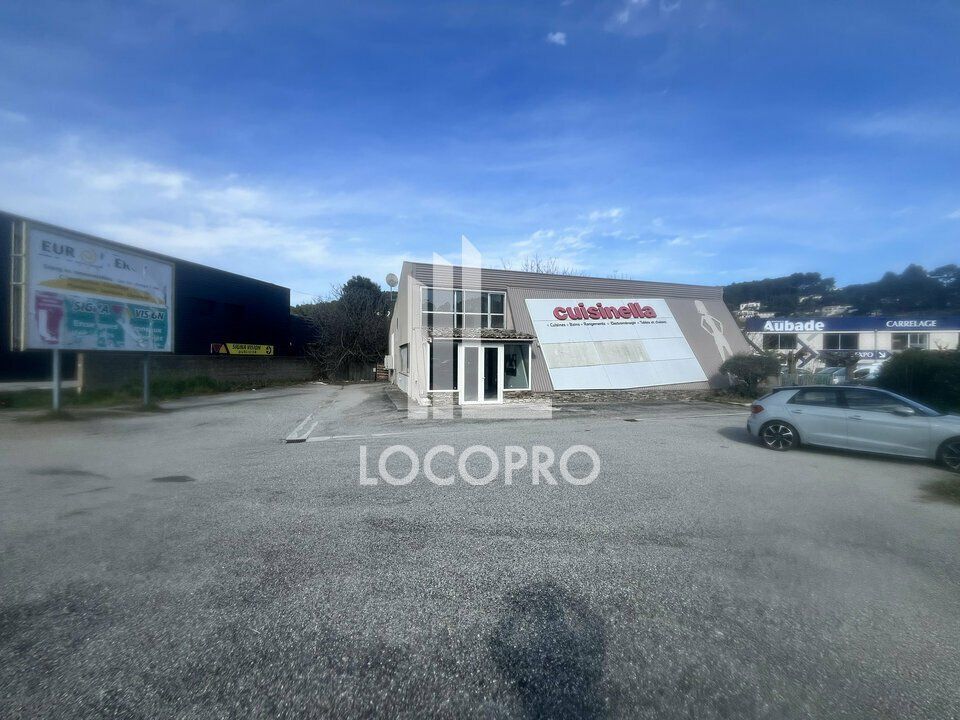Location local commercial 550 m² non divisibles