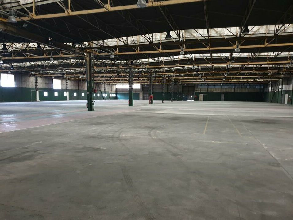 A LOUER - ENTREPOTS URBAINS - 5600m2