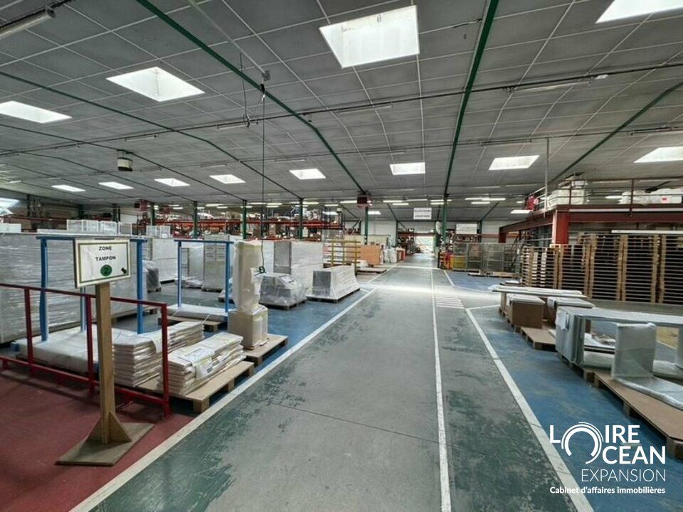 OPPORTUNITE RARE : GRAND BATIMENT ARTISANAL/INDUSTRIEL A SAINTE-PAZANNE !