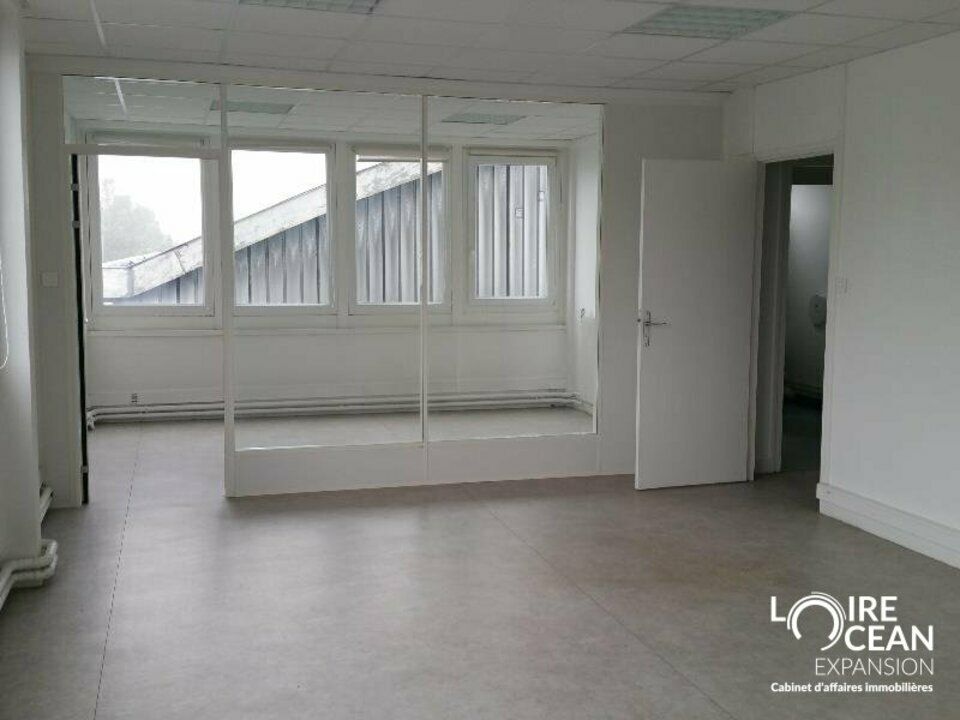 Bureaux PMR avec ascenseur - Visibilité exceptionnelle Route de Paris R+1