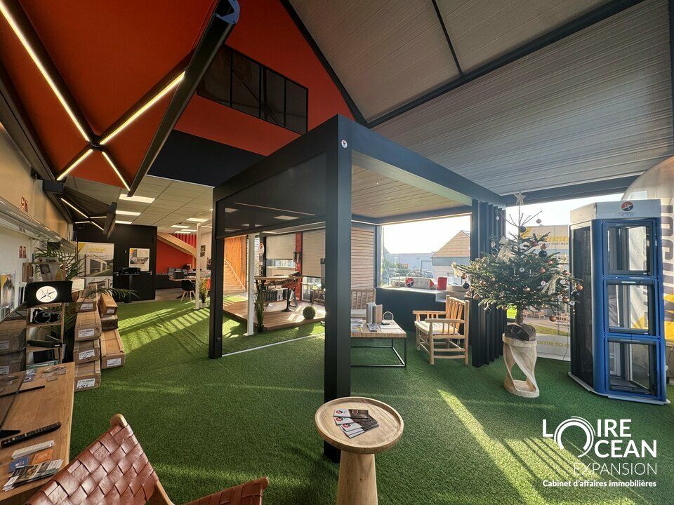 OPPORTUNITE RARE - A LOUER LOCAL COMMERCIAL - ZONE DE VILLEJAMES
