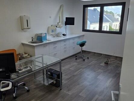 A VENDRE - LOCAL PROFESSIONNEL - HERBIGNAC