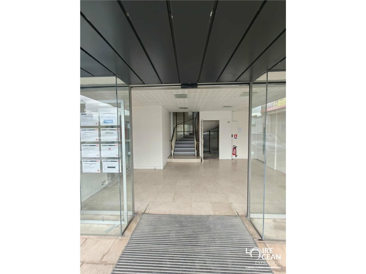 Bureaux PMR avec ascenseur - Visibilité exceptionnelle Route de Paris - R+2