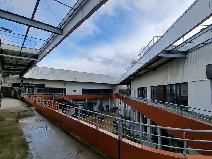 Location local commercial 123 m² non divisibles
