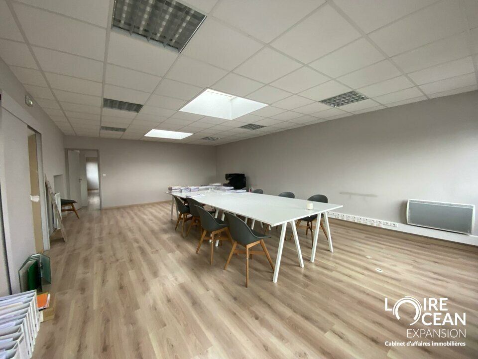 Location local commercial 400 m² divisibles à partir de 150 m²