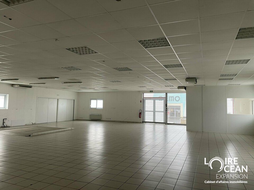Location local commercial 336 m² non divisibles