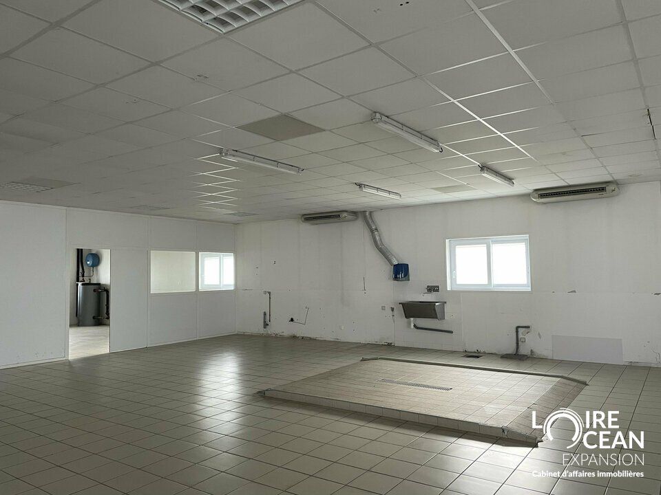 À louer – Local commercial / professionnel – 336 m² – Vallet