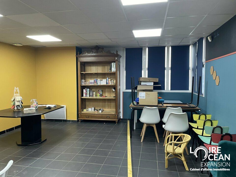 À louer – Local commercial / d'activités – Environ 278 m² – Vallet