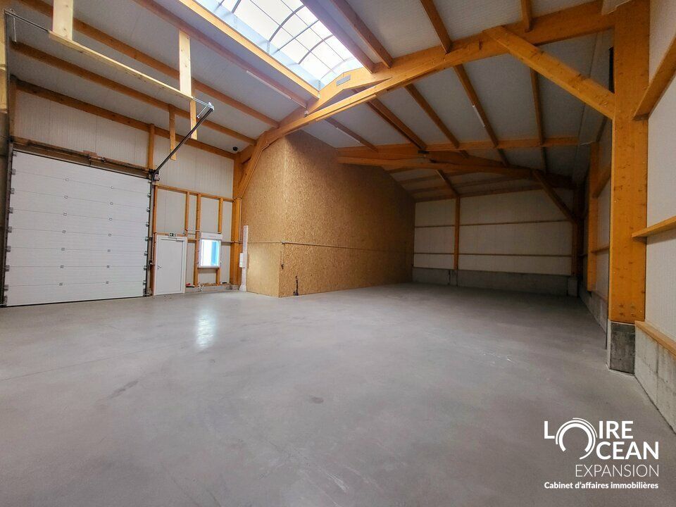 Location local d''activites 185 m² non divisibles