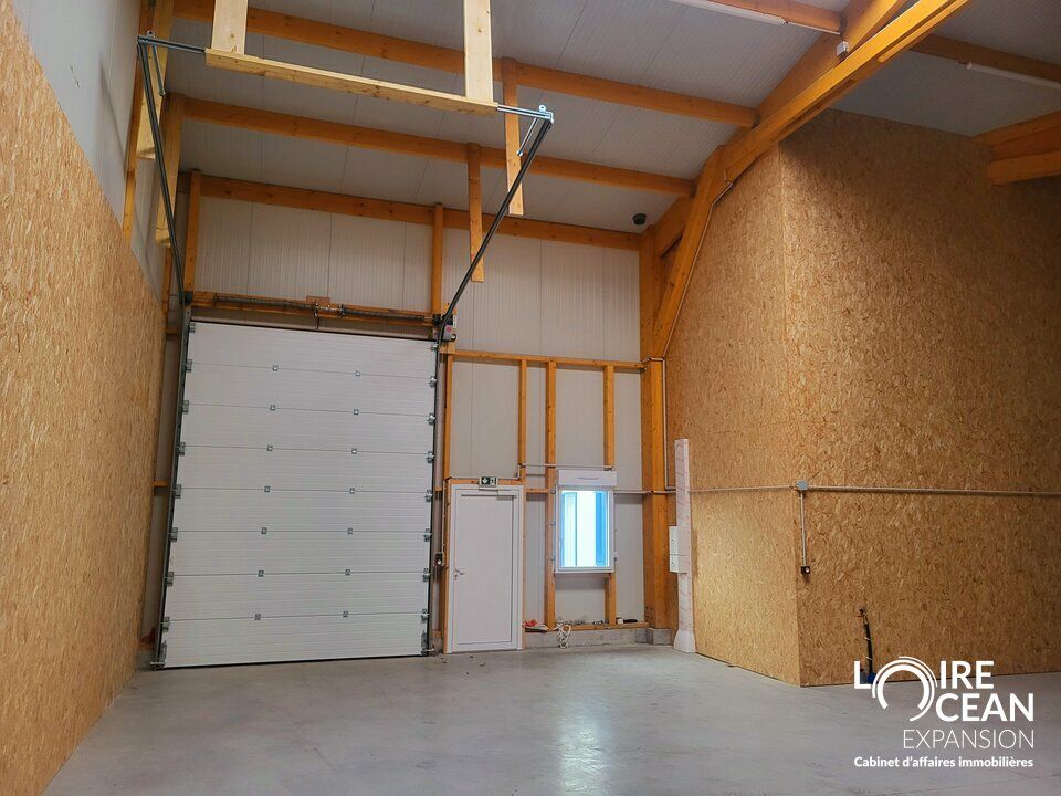 LOCAL D'ACTIVITE/ENTREPOT SUR TERRAIN CLOS A PROXIMITE ACCES ROUTE BLEUE LA PLAINE SUR MER !