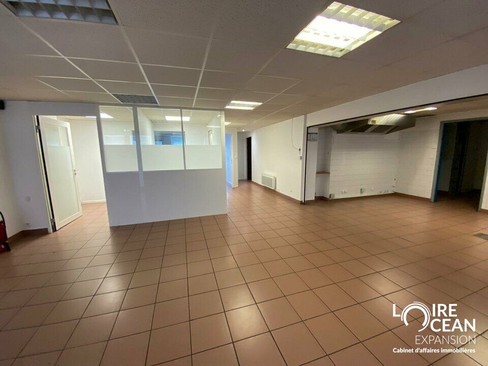 Location local commercial 148 m² non divisibles