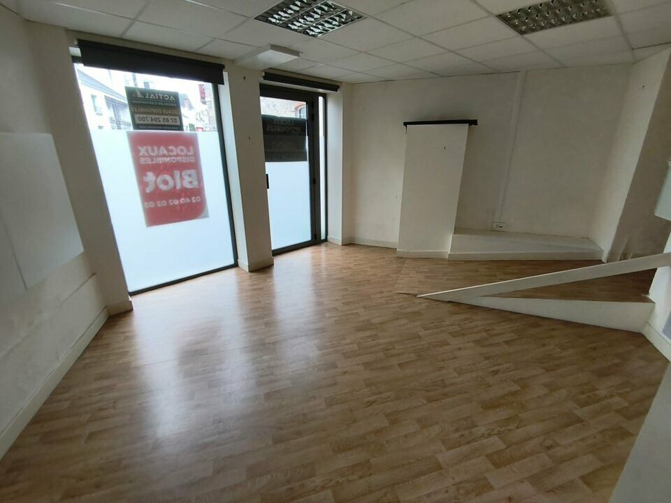 Bureaux 110 m² RDC – Excellente visibilité sur axe très passant