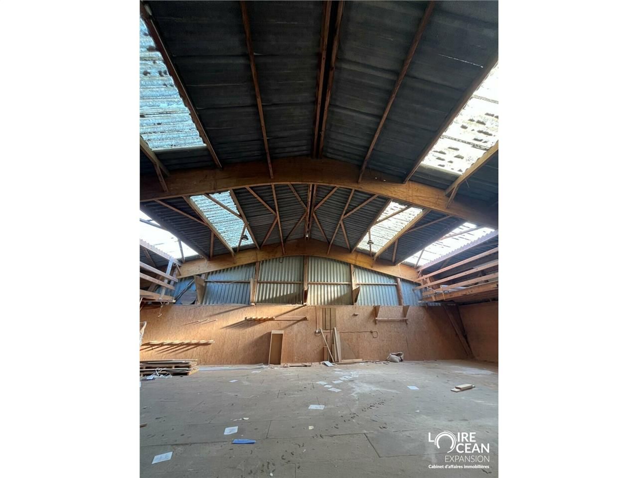 A VENDRE - LOCAL D'ACTIVITES - ENTREPÔT - GUERANDE