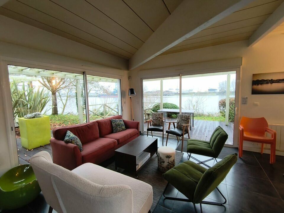 Bureaux 120 m² – Bord de Loire – Terrasse 40 m² – Visibilité axe passant