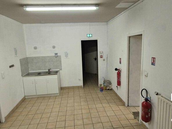 322 m² pour ce local d'activites en location à Nantes