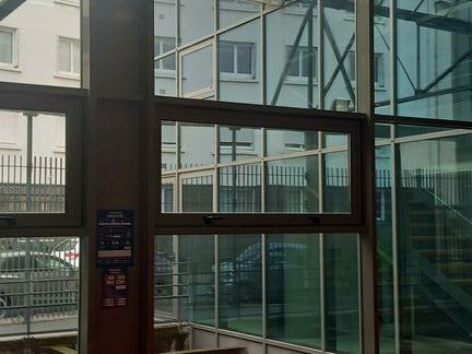 BUREAU À LA LOCATION