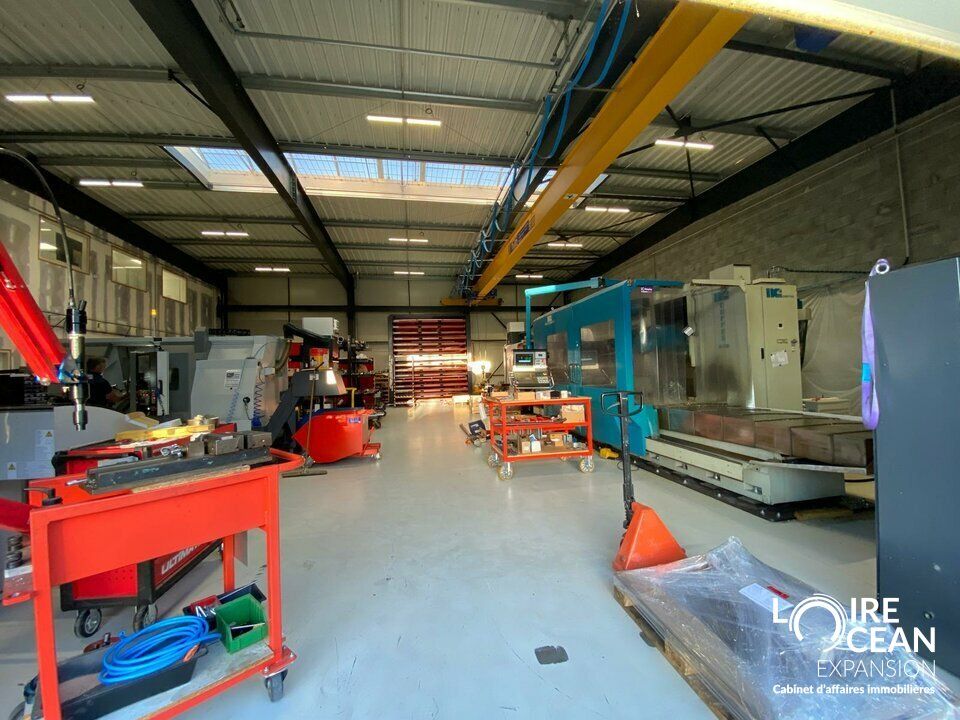 Location local d''activites 500 m² non divisibles