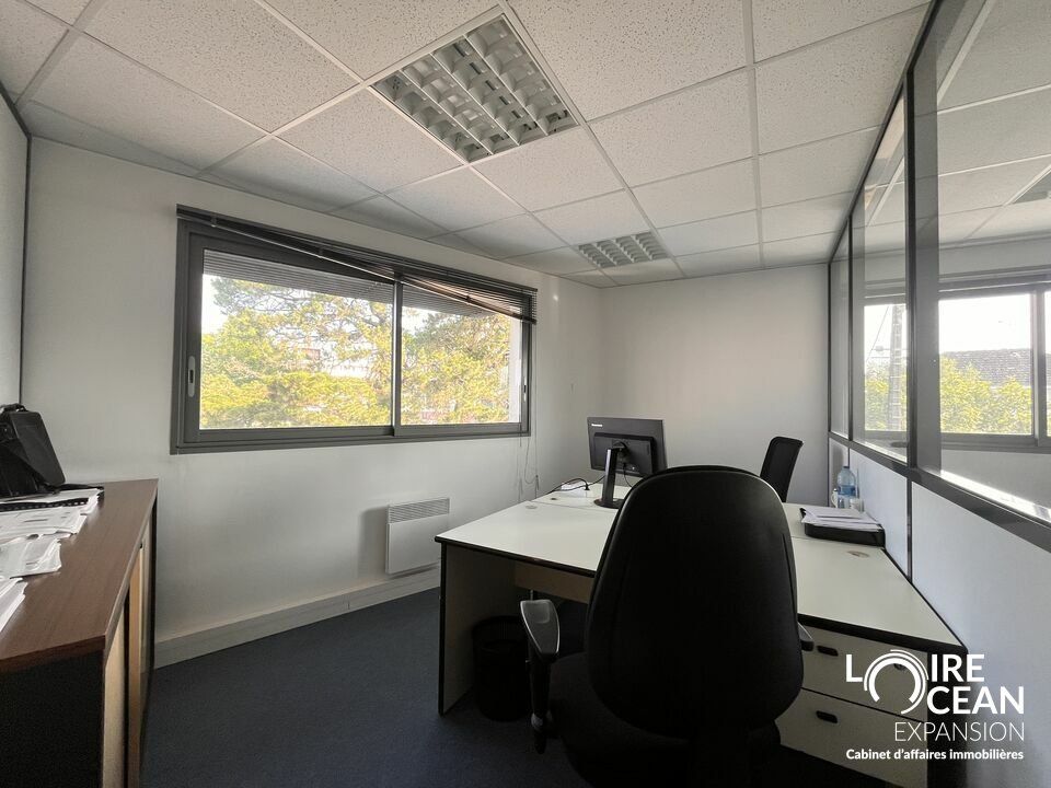 À LOUER – BUREAUX CLIMATISÉS DE 233 m²