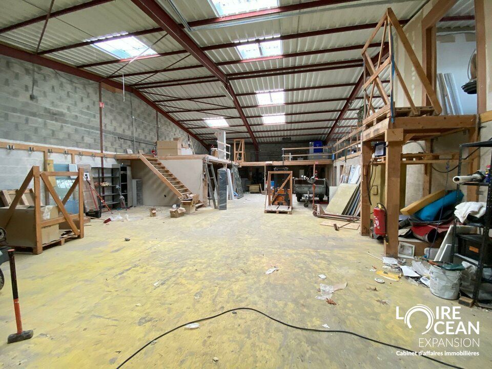 Location local d''activites 556 m² non divisibles