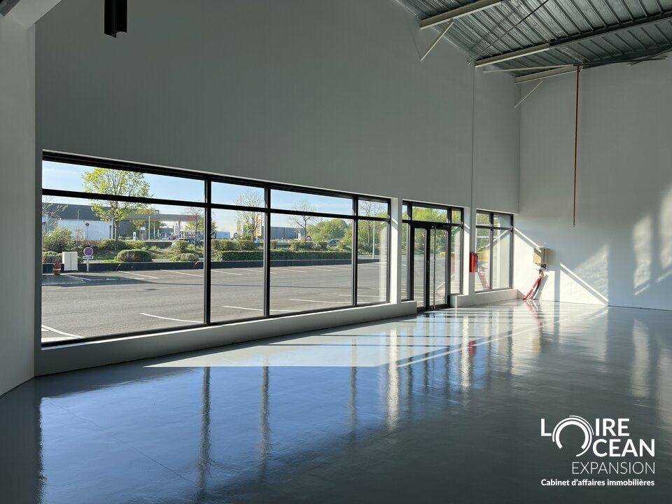 Location local commercial 601 m² non divisibles