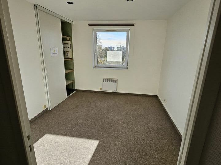Bureaux 79 m² – 1ᵉʳ étage d'un immeuble tertiaire