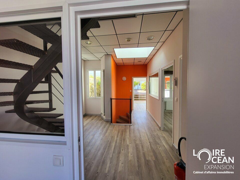 Location local d''activites 140 m² non divisibles
