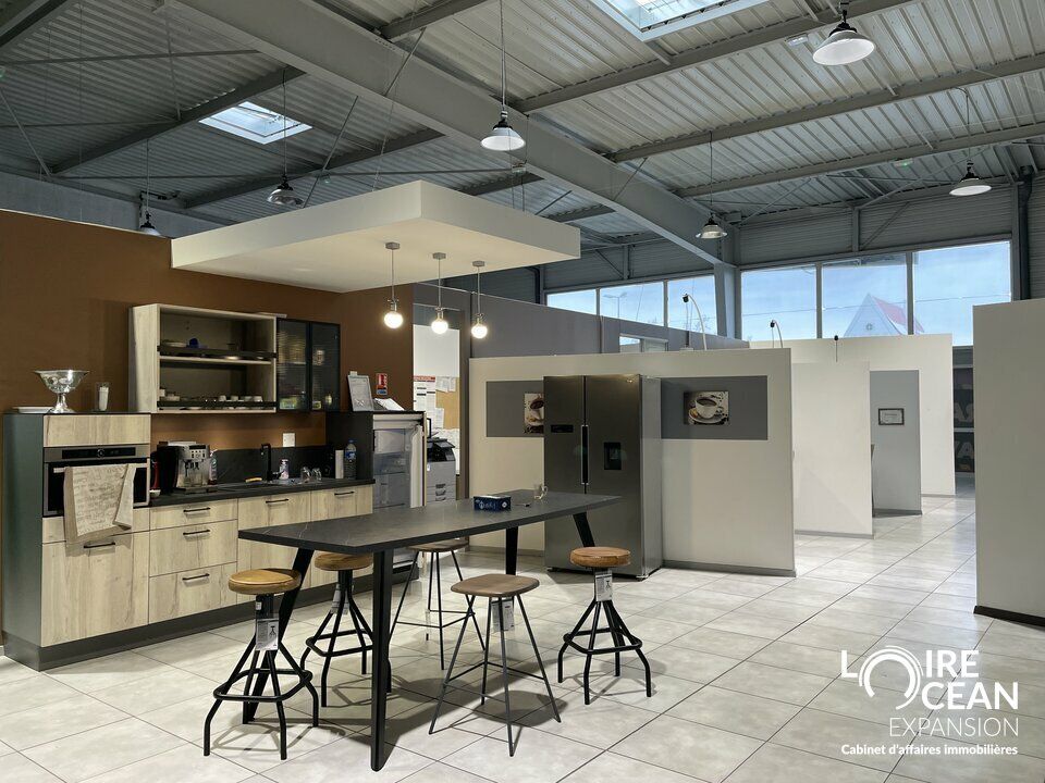 Location local commercial 600 m² non divisibles