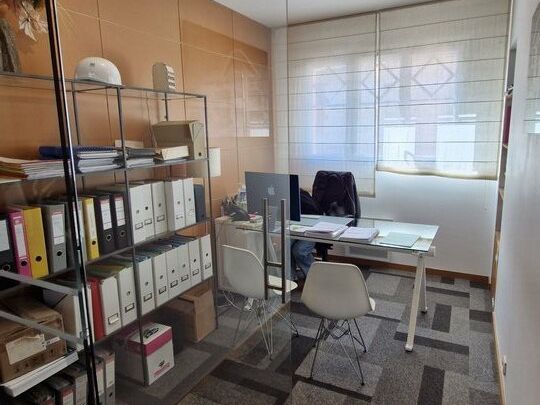 A LOUER BUREAUX A LA BAULE - VENTRE VILLE