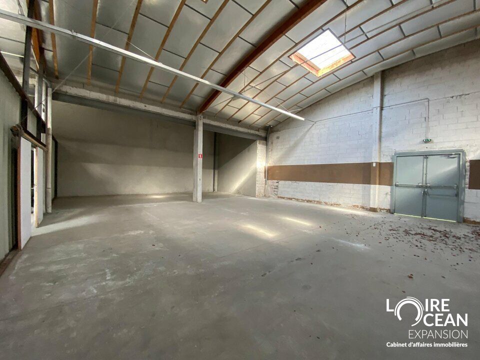 Location entrepot 172 m² non divisibles