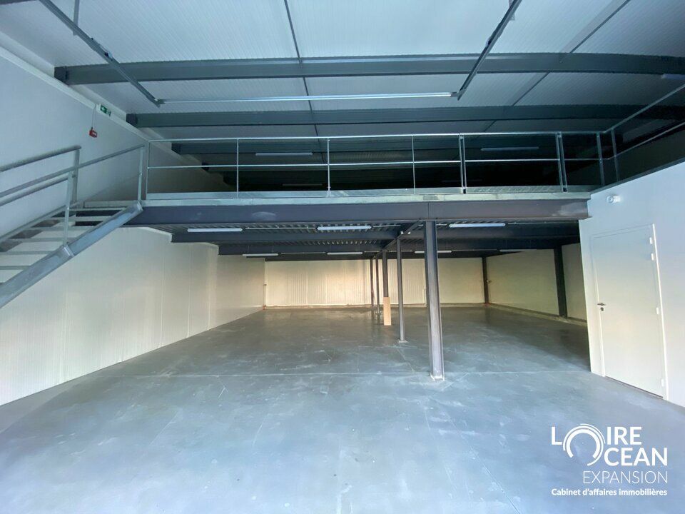Location local d''activites 586 m² non divisibles