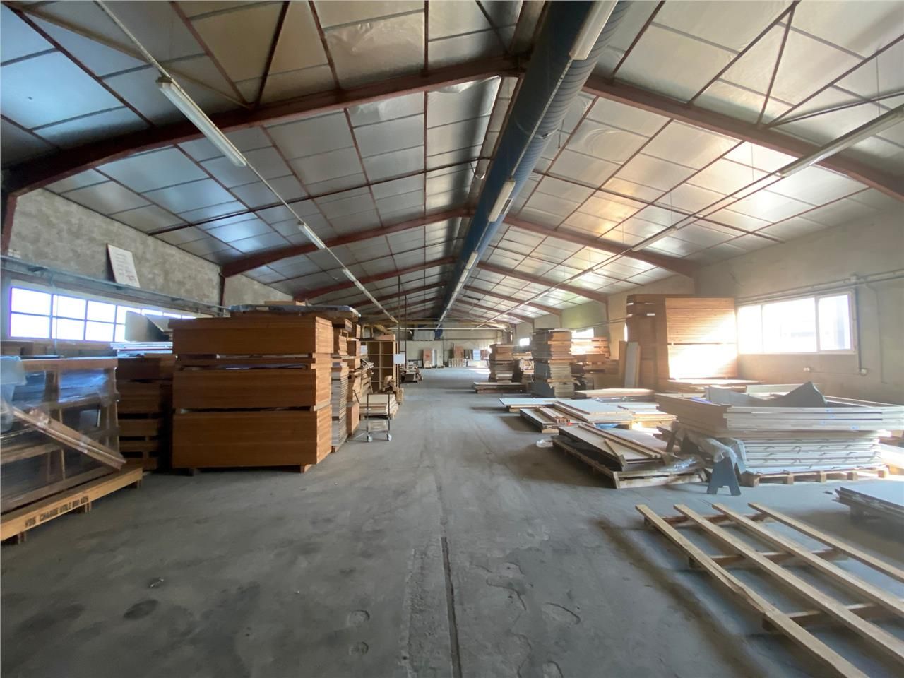 Location local 1112 m² à Cayrac