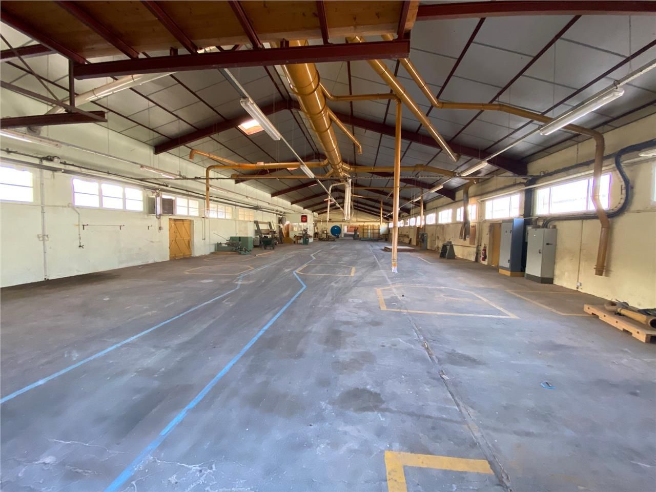 Location local 1459 m² à Cayrac