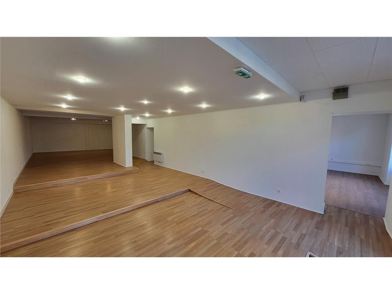 Location local commercial 135 m² à Montauban