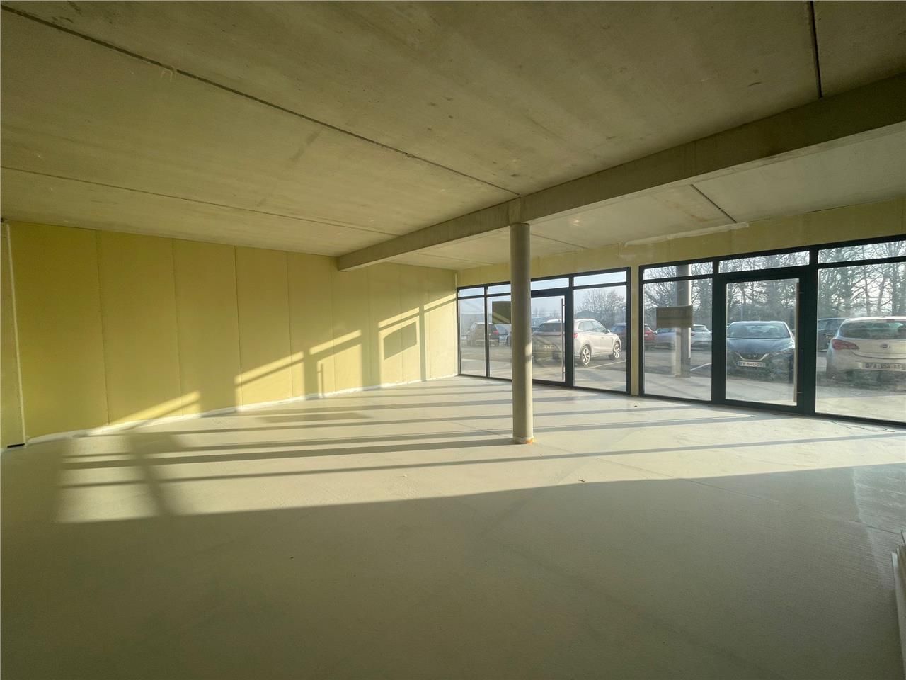 Location local commercial 90 m² à Canals