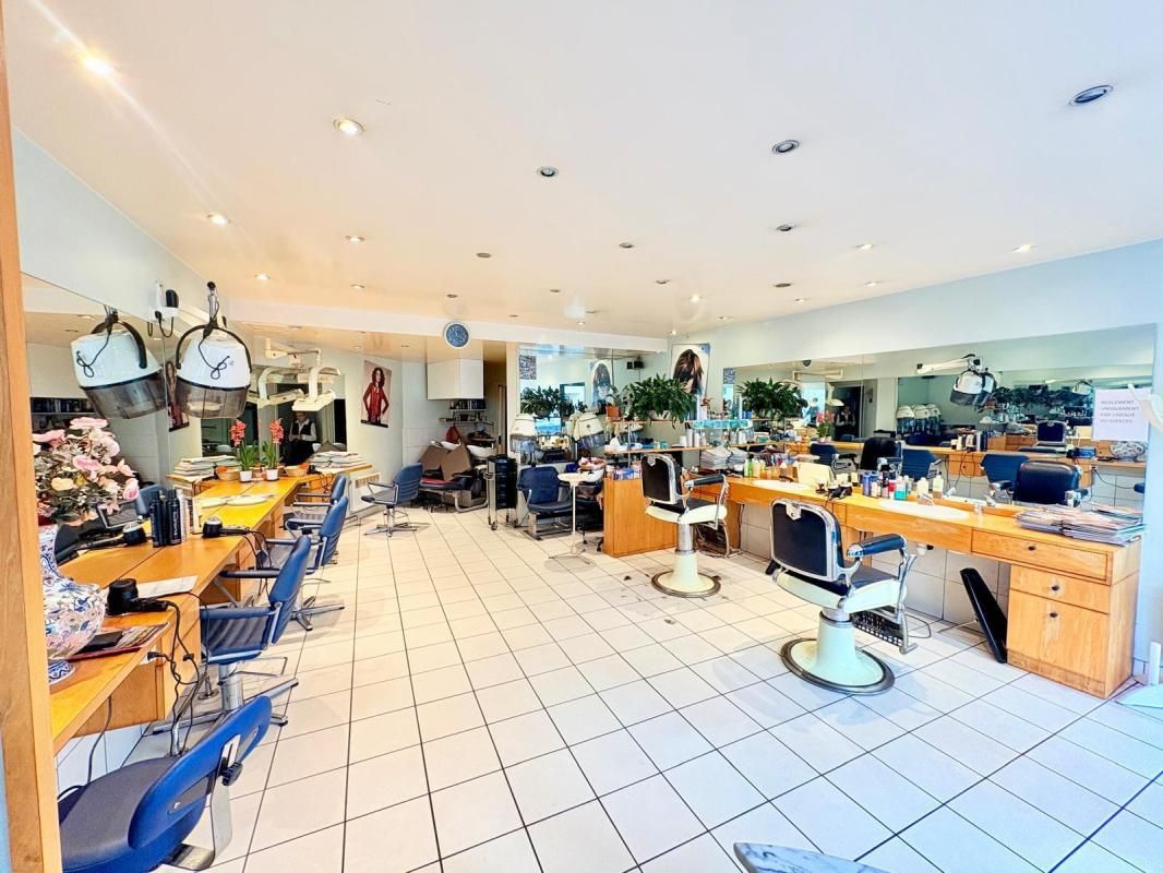 Location local commercial 50 m² non divisibles