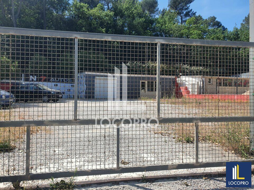 Location terrain 600 m² non divisibles