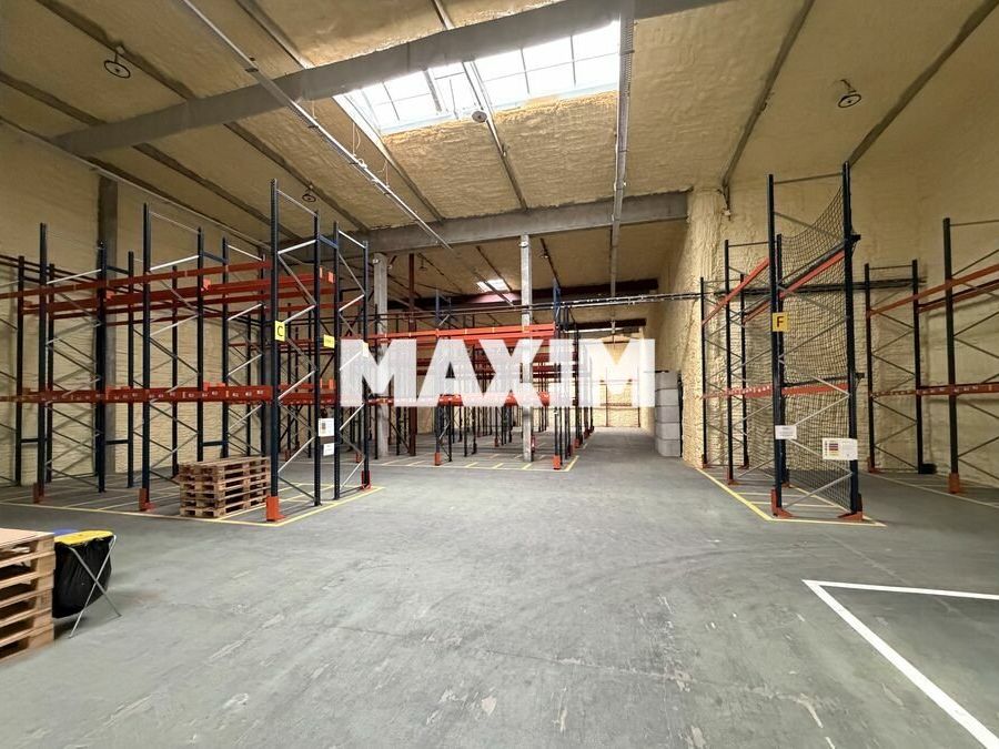 Location local d''activites 2855 m² divisibles à partir de 981 m²