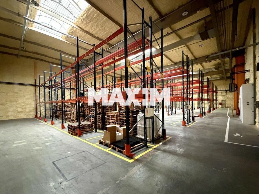 Entrepôt / local d'activité de 2 855 m² divisible, avec cellule à température dirigée