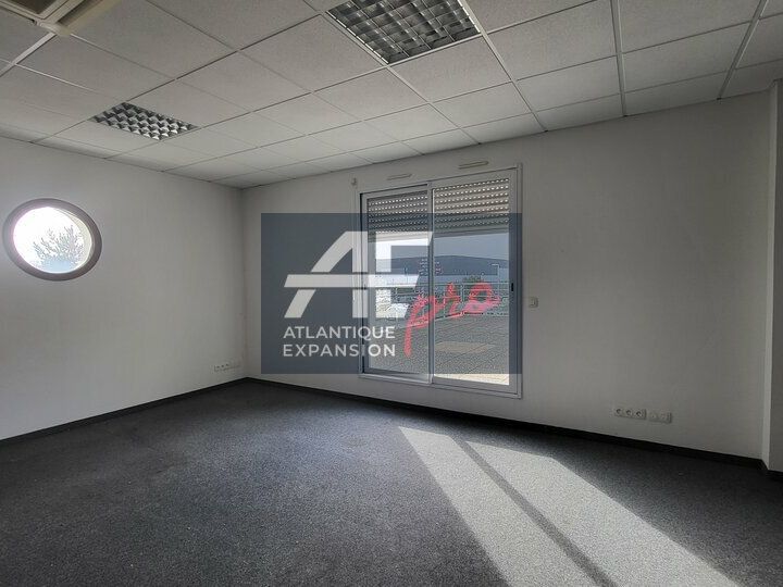 À LOUER – BUREAUX PROFESSIONNELS 109 m² AVEC TERRASSE ET PARKING