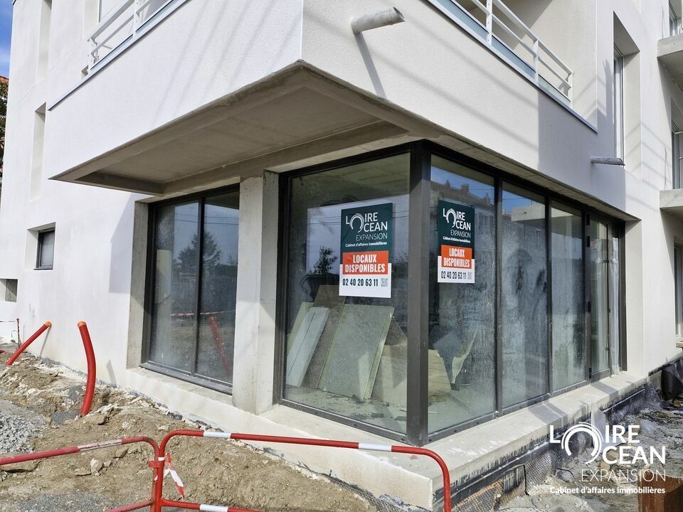 Location local commercial 73.7 m² non divisibles