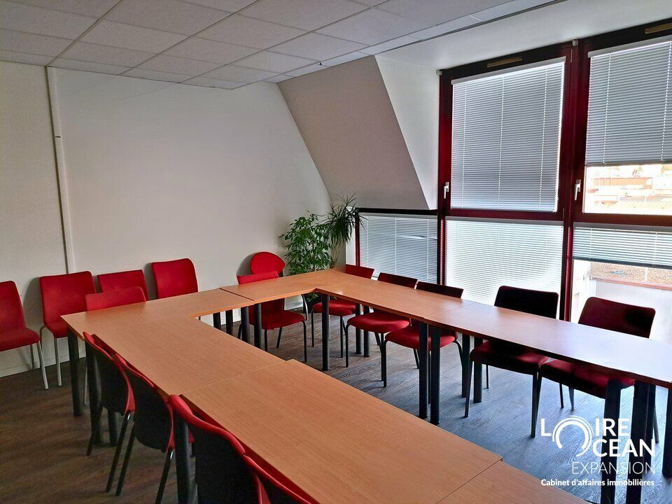 Bureaux 861 m² – Centre commercial Grand Maine – Angers Ouest