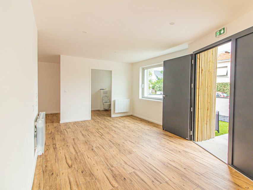 A LOUER LOCAL PROFESSIONNEL / BUREAUX 